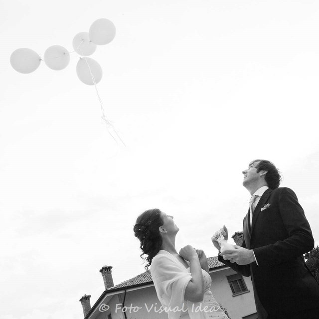 L'uscita: fotografia 8 di 15. Reportage di matrimonio di Michela Mazzorana.